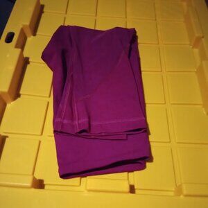 Lululemon burgundy beautiful Leggings crop 21 in inseam Size 28 5/6 NWOT